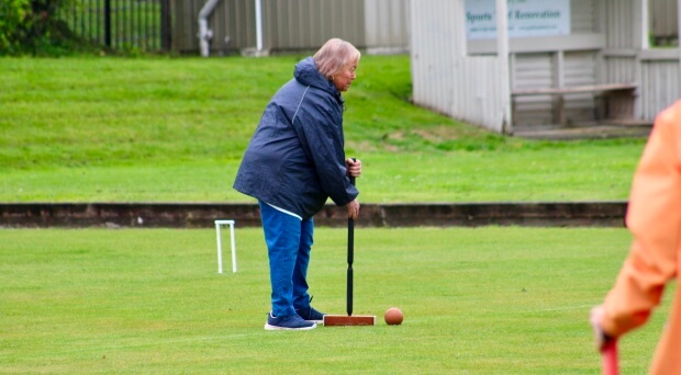 Croquet club peels off 115